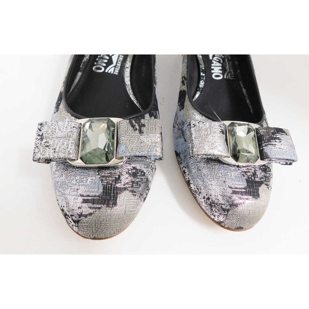 Salvatore Ferragamo Silver Multi Jeweled Bow Pumps 7B - Picture 4 of 6